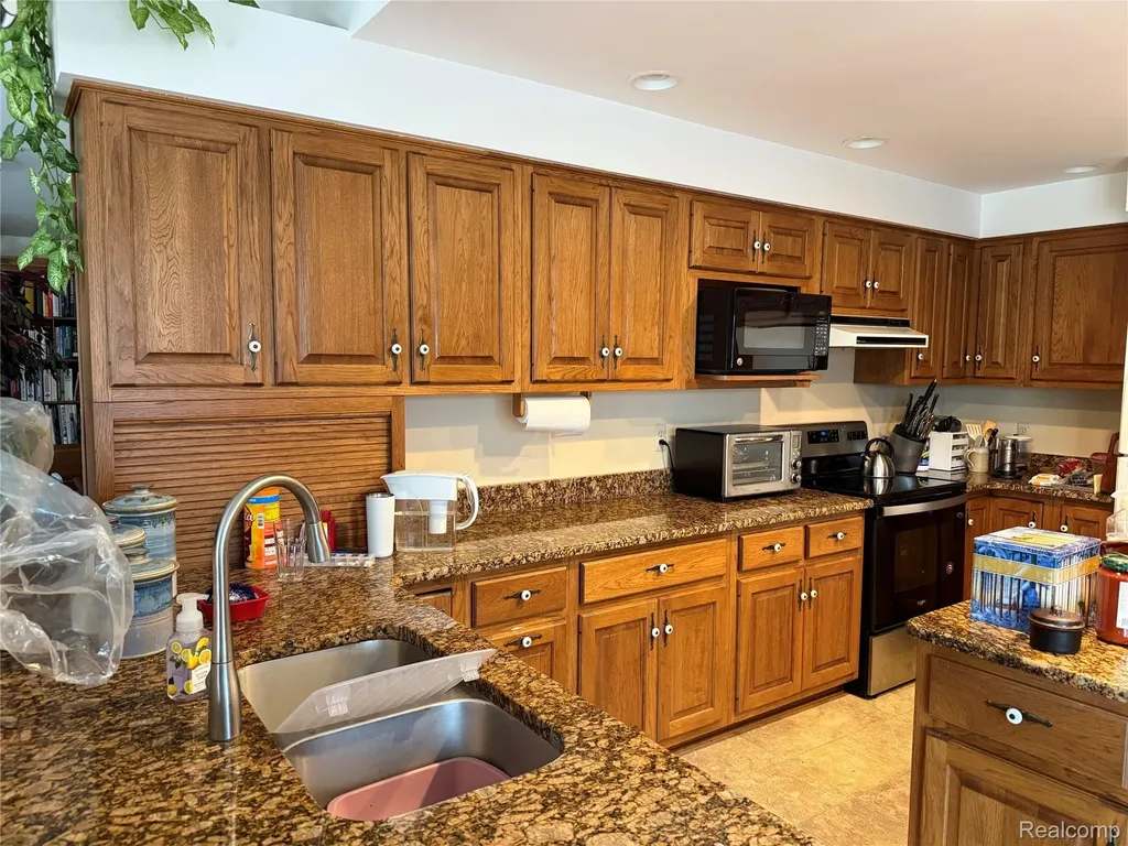 489 Chalfonte Avenue Grosse Pointe Farms City MI 48236