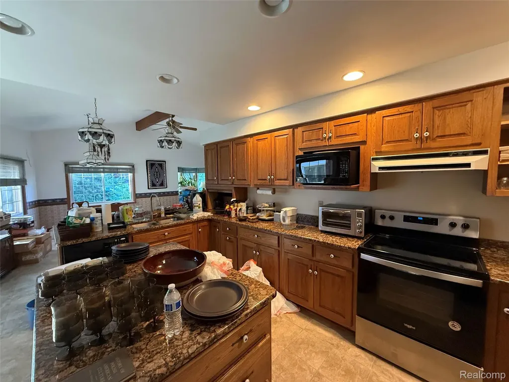 489 Chalfonte Avenue Grosse Pointe Farms City MI 48236
