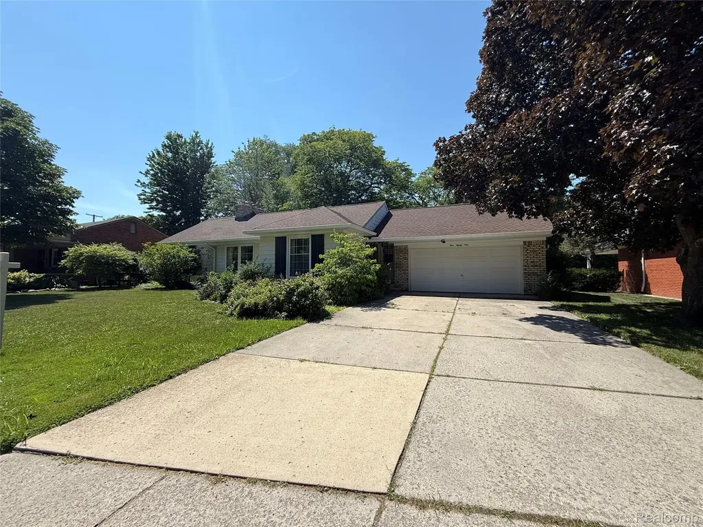 489 Chalfonte Avenue Grosse Pointe Farms City MI 48236