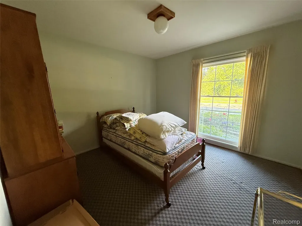 489 Chalfonte Avenue Grosse Pointe Farms City MI 48236