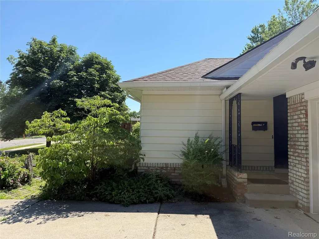 489 Chalfonte Avenue Grosse Pointe Farms City MI 48236