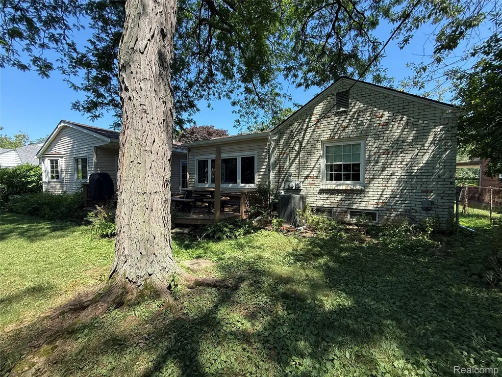 489 Chalfonte Avenue Grosse Pointe Farms City MI 48236