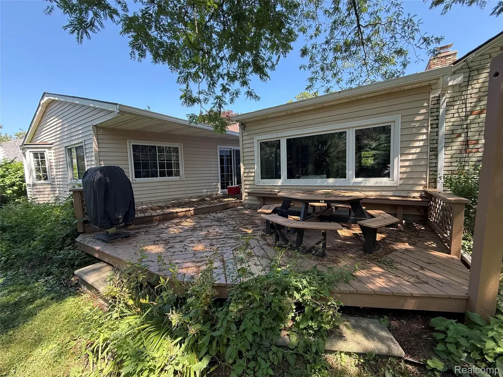 489 Chalfonte Avenue Grosse Pointe Farms City MI 48236