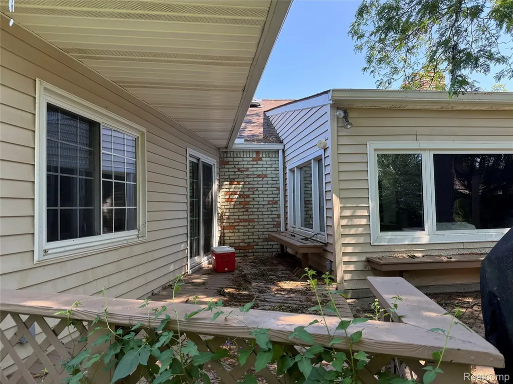489 Chalfonte Avenue Grosse Pointe Farms City MI 48236