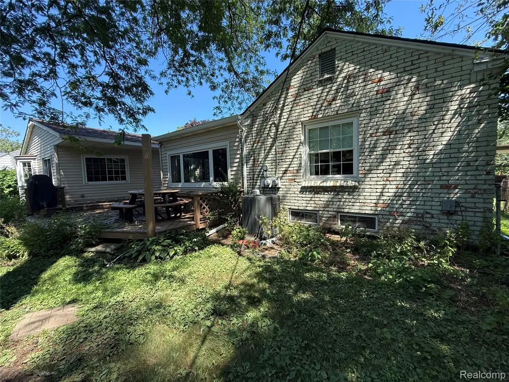 489 Chalfonte Avenue Grosse Pointe Farms City MI 48236
