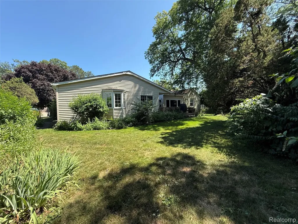 489 Chalfonte Avenue Grosse Pointe Farms City MI 48236