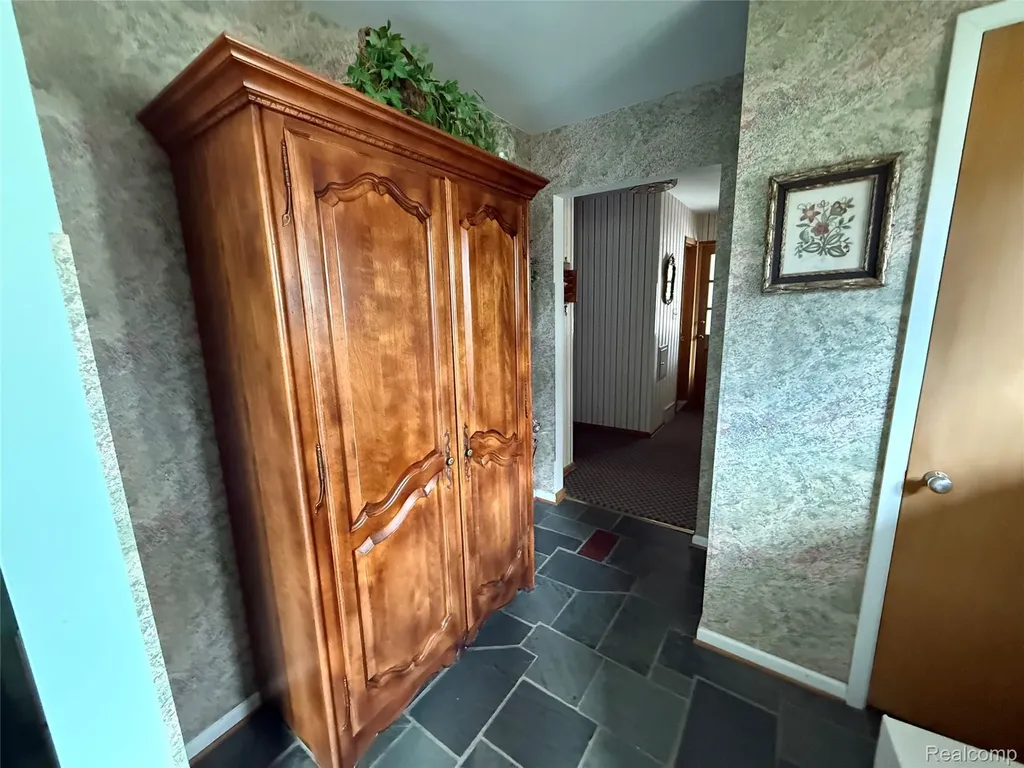 489 Chalfonte Avenue Grosse Pointe Farms City MI 48236