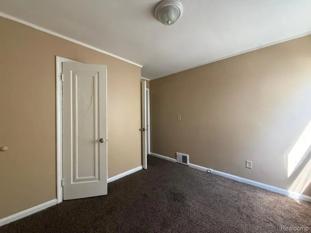 8260 Minock Street Detroit City MI 48228