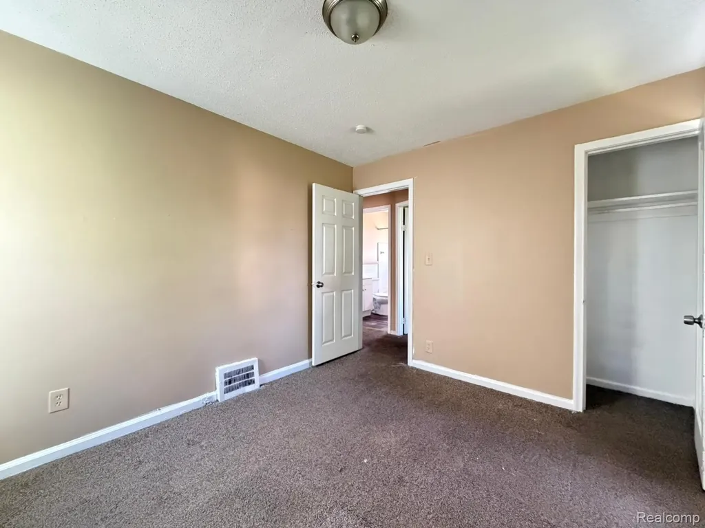 8260 Minock Street Detroit City MI 48228