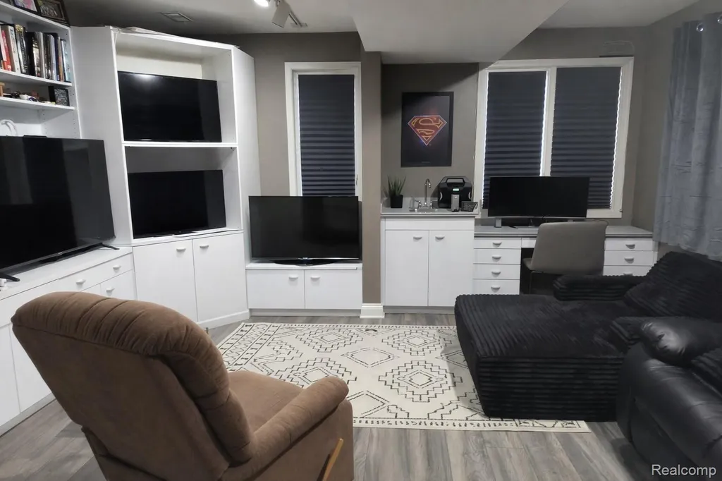 5106 Deer Run Circle Orchard Lake Village City MI 48323