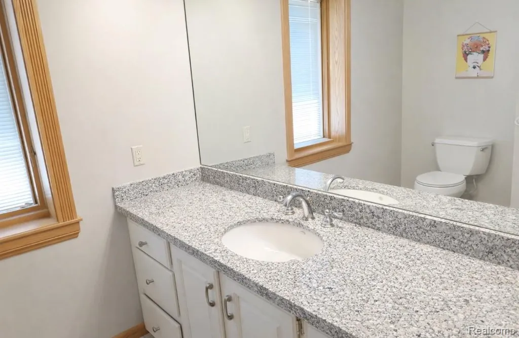 5106 Deer Run Circle Orchard Lake Village City MI 48323