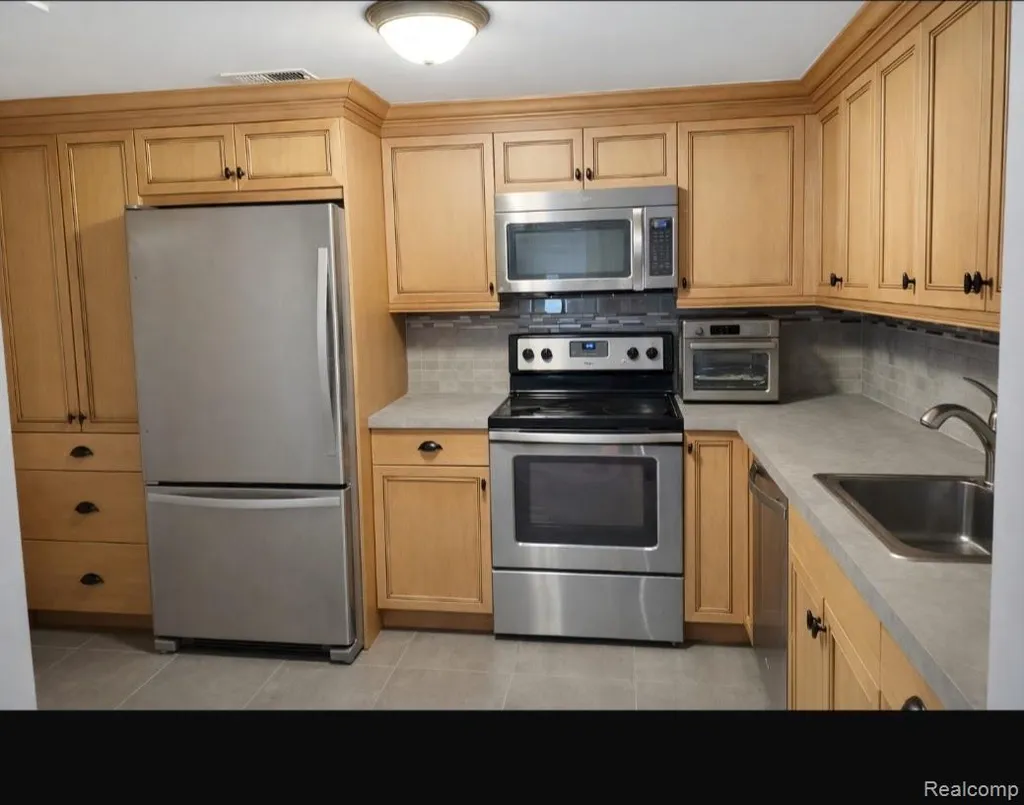 5106 Deer Run Circle Orchard Lake Village City MI 48323