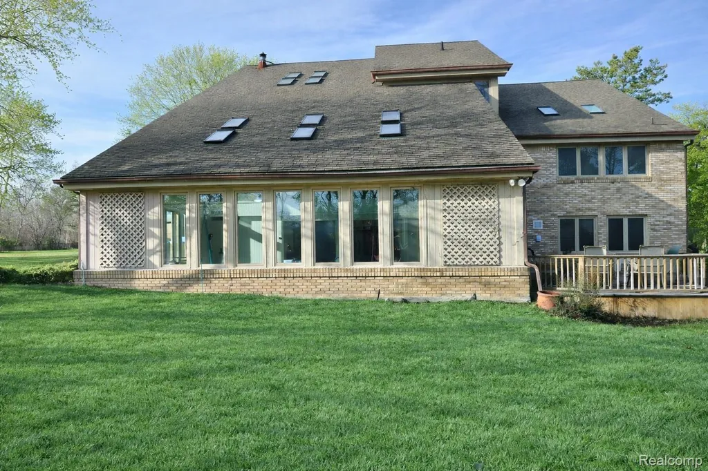 5106 Deer Run Circle Orchard Lake Village City MI 48323