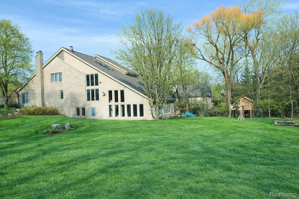5106 Deer Run Circle Orchard Lake Village City MI 48323