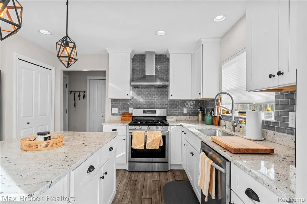4511 Sedum Glen Waterford Charter Township MI 48328