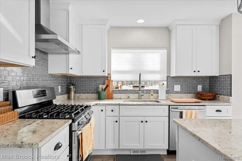 4511 Sedum Glen Waterford Charter Township MI 48328