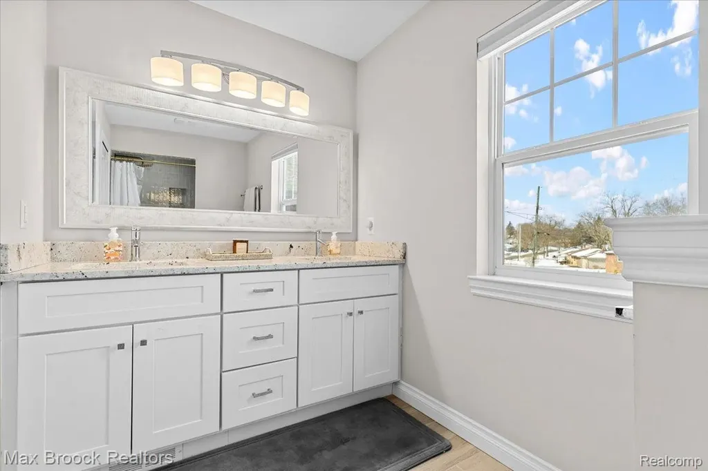 4511 Sedum Glen Waterford Charter Township MI 48328