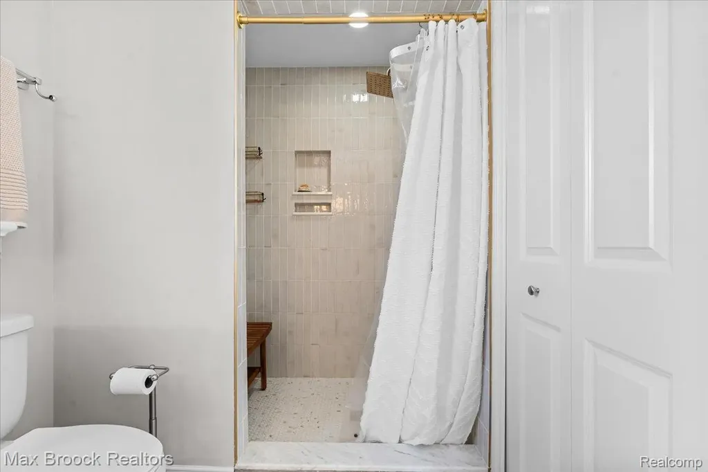 4511 Sedum Glen Waterford Charter Township MI 48328