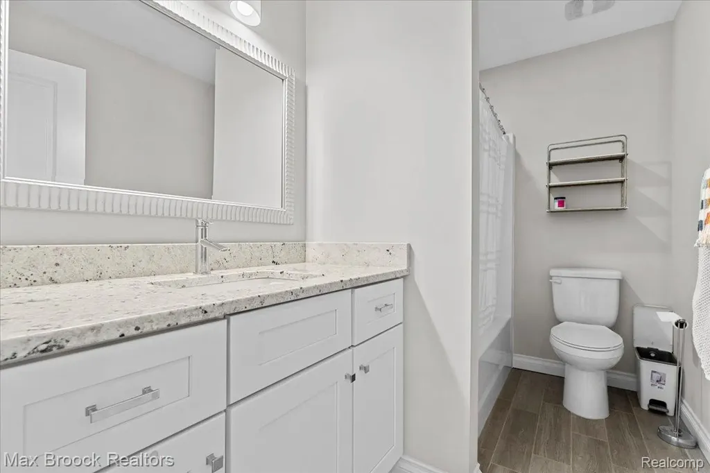 4511 Sedum Glen Waterford Charter Township MI 48328