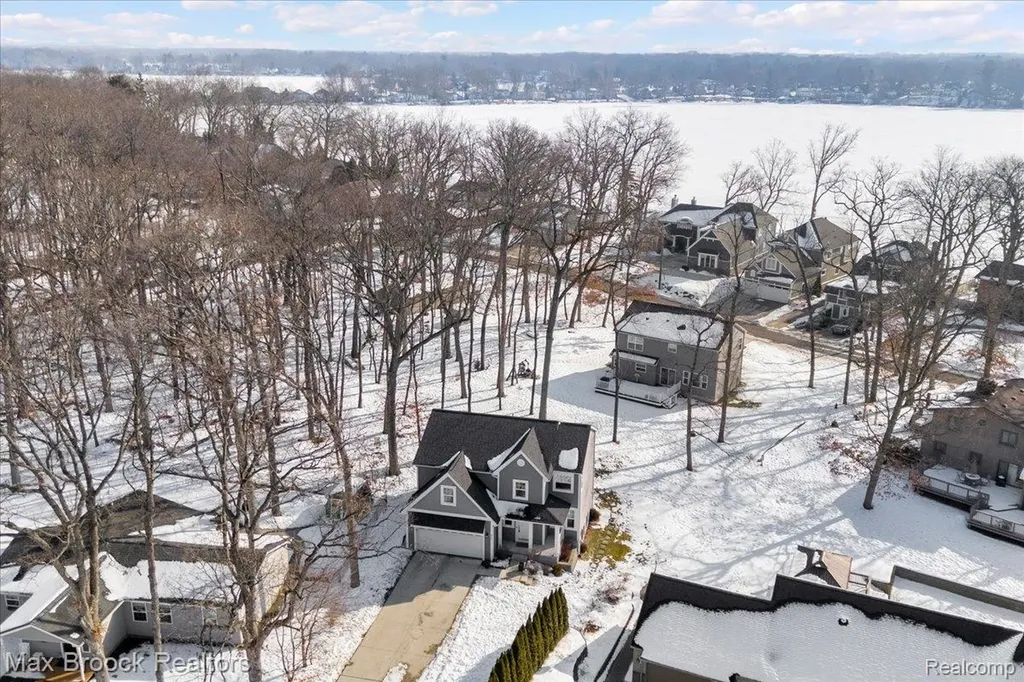 4511 Sedum Glen Waterford Charter Township MI 48328