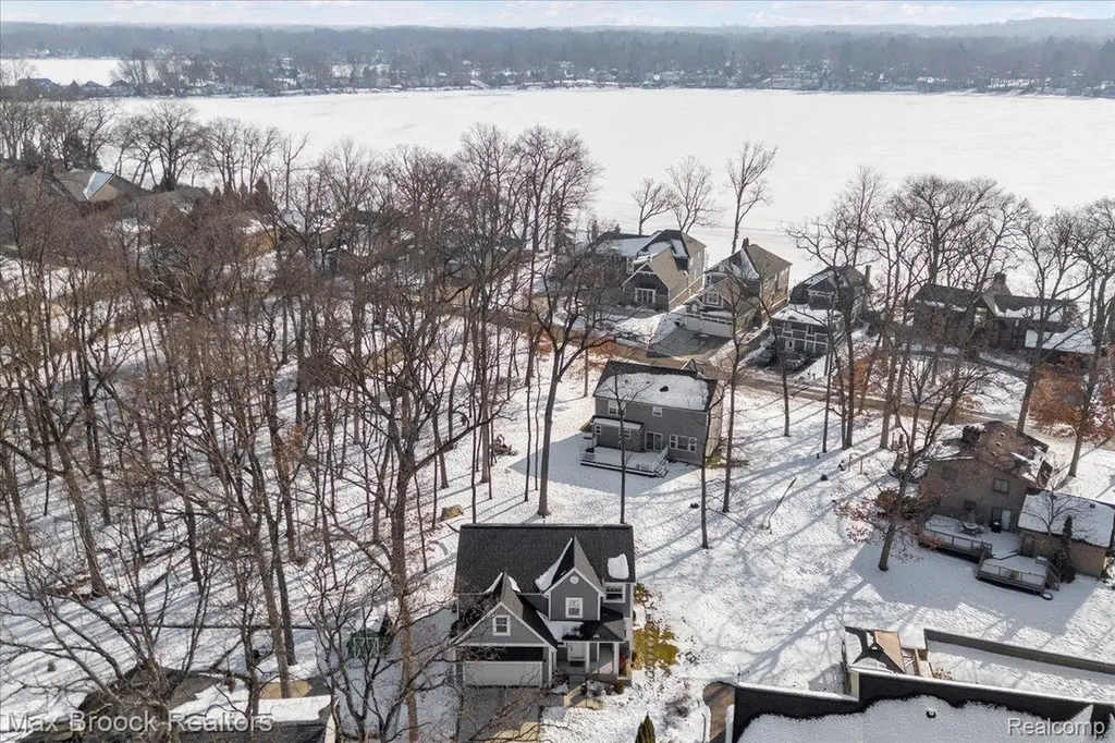 4511 Sedum Glen Waterford Charter Township MI 48328