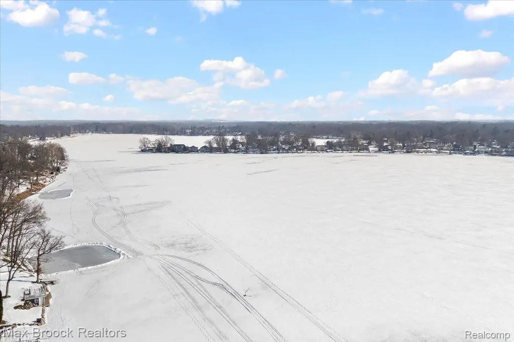 4511 Sedum Glen Waterford Charter Township MI 48328