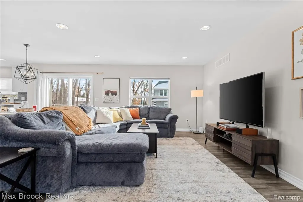 4511 Sedum Glen Waterford Charter Township MI 48328