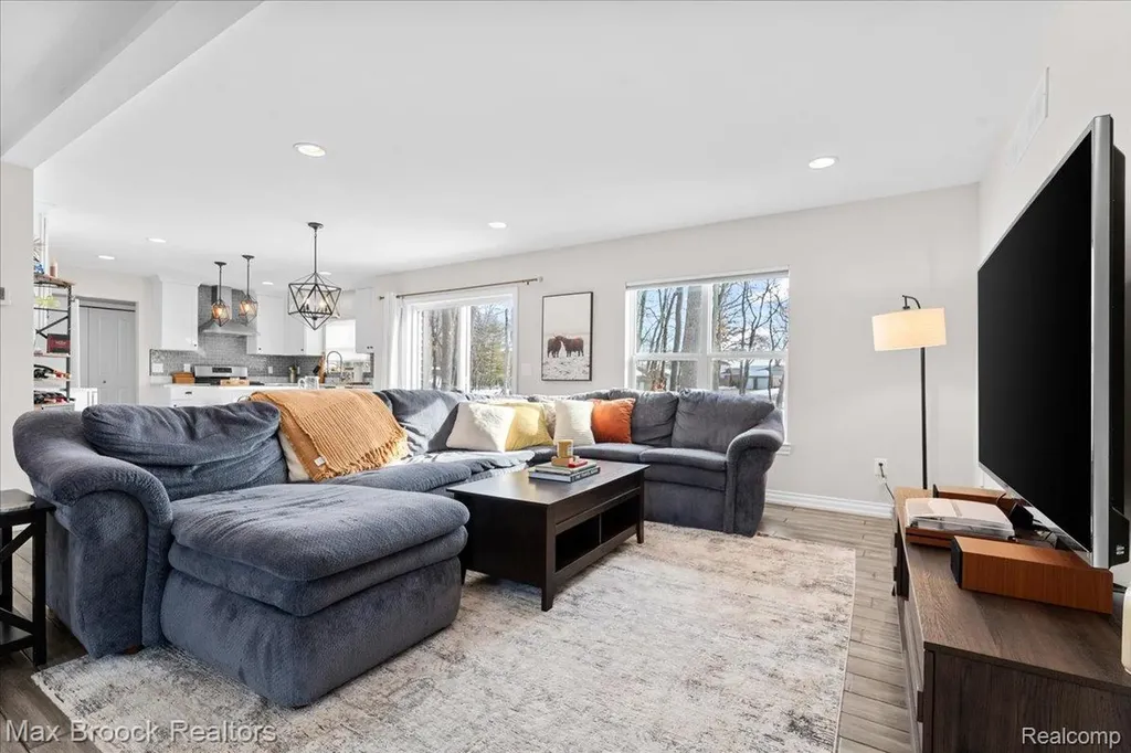 4511 Sedum Glen Waterford Charter Township MI 48328