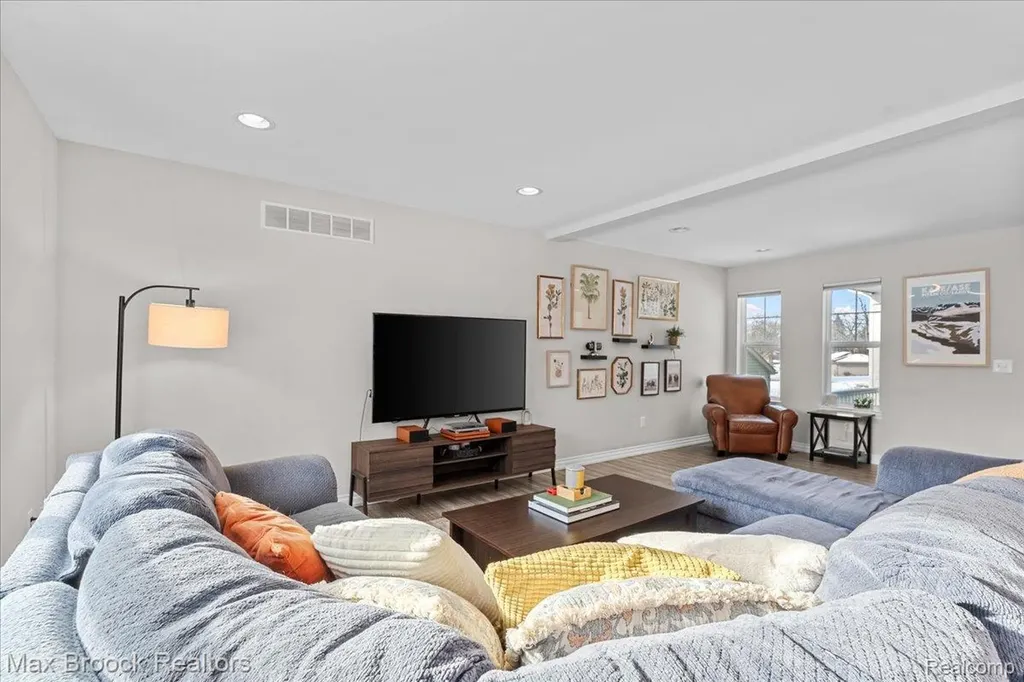 4511 Sedum Glen Waterford Charter Township MI 48328