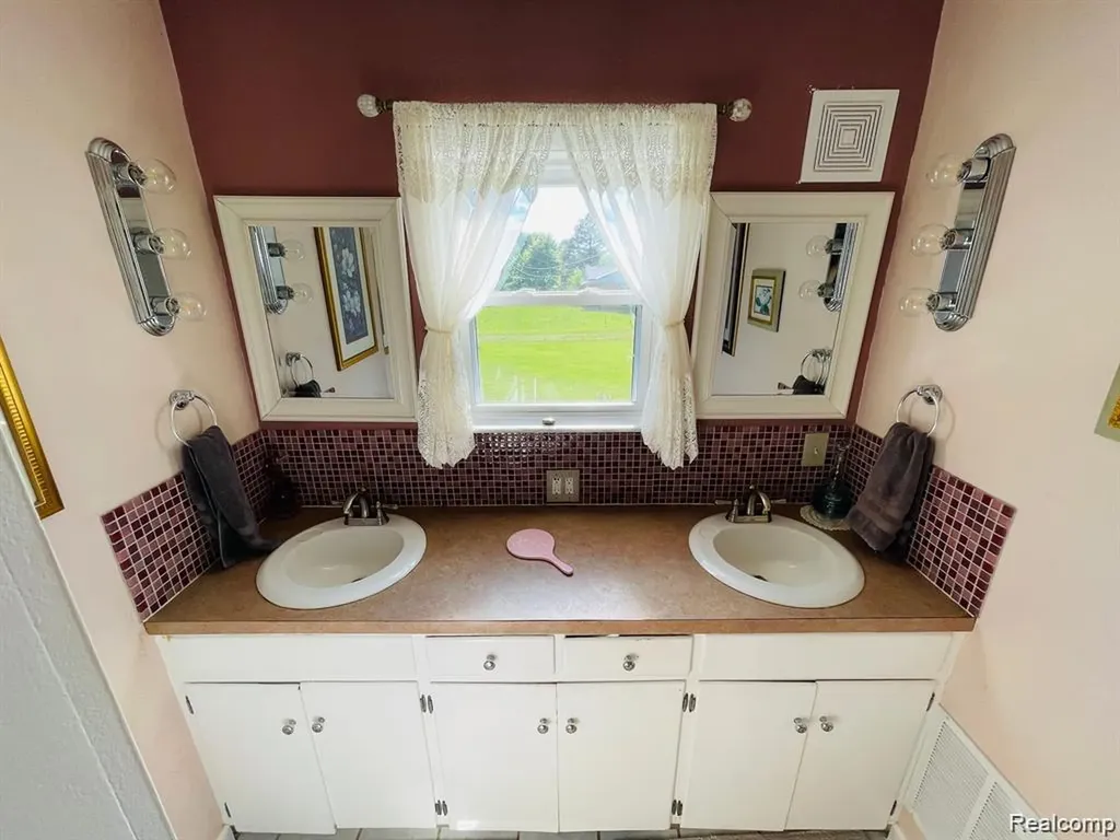11424 W Corunna Road Clayton Charter Township MI 48449