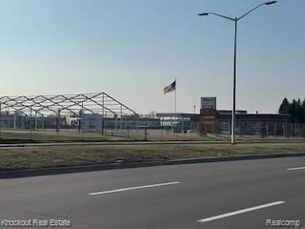 45258 Woodward Avenue Pontiac City MI 48341
