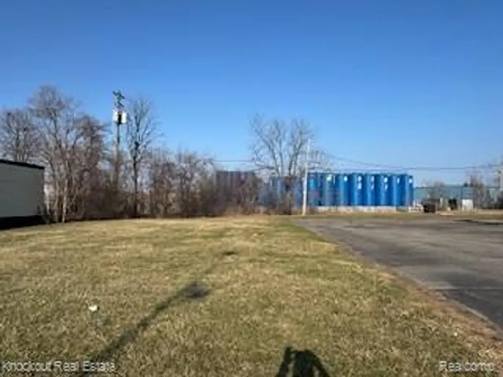 45258 Woodward Avenue Pontiac City MI 48341