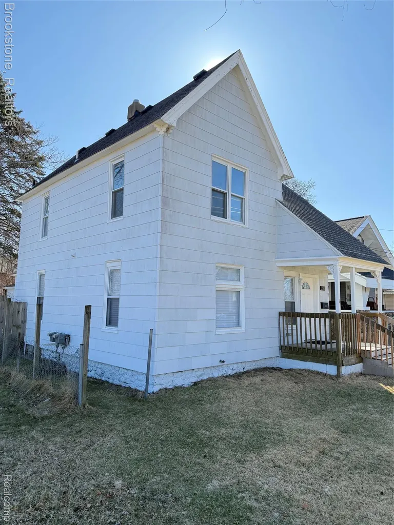 398 N Saginaw Street Pontiac City MI 48342
