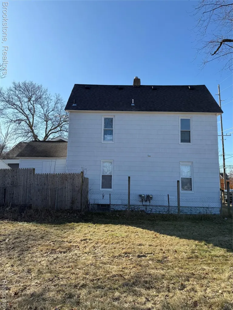398 N Saginaw Street Pontiac City MI 48342