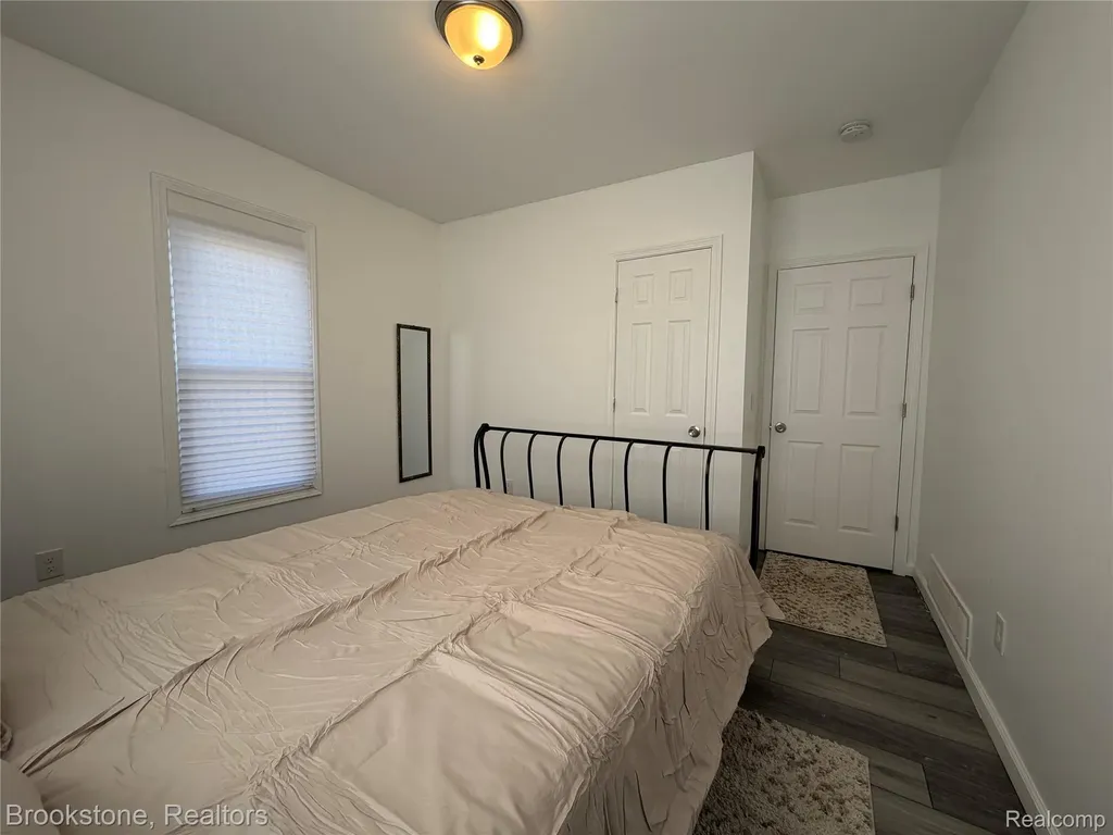 398 N Saginaw Street Pontiac City MI 48342