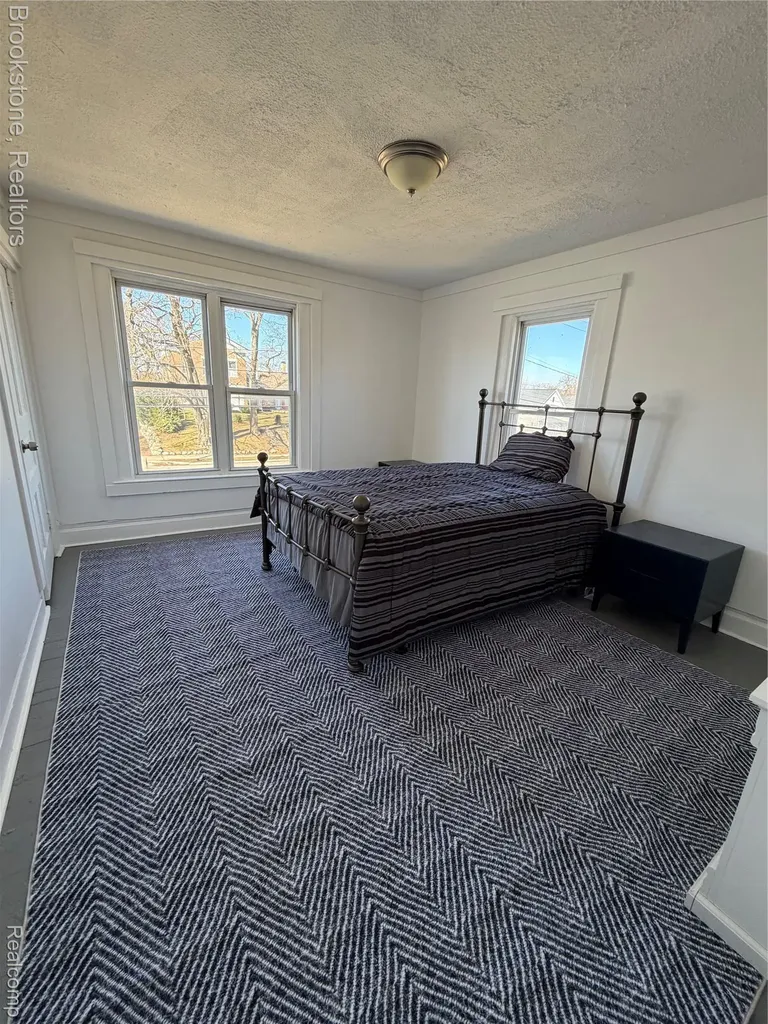 398 N Saginaw Street Pontiac City MI 48342