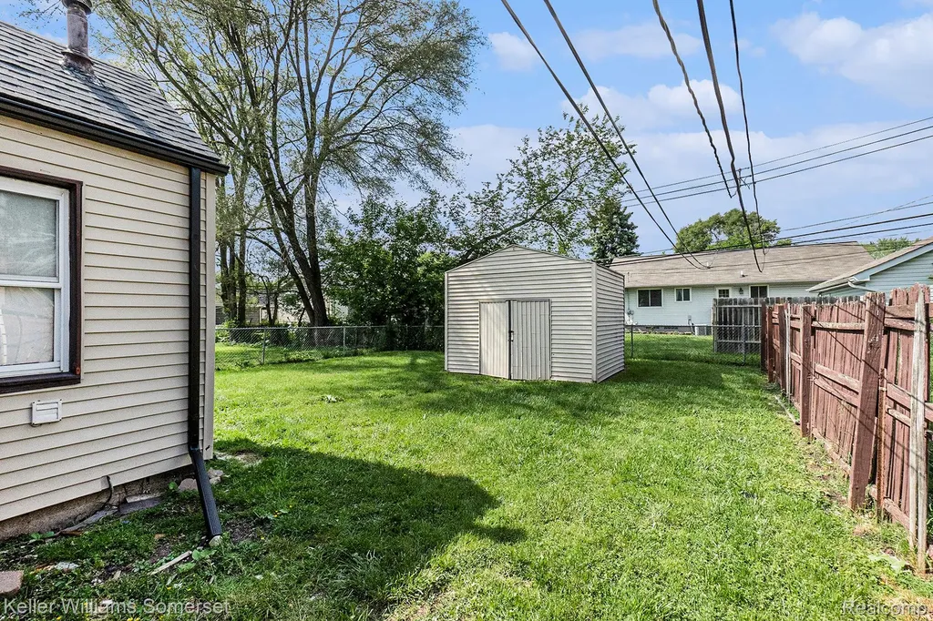 8427 Timken Avenue Warren City MI 48089