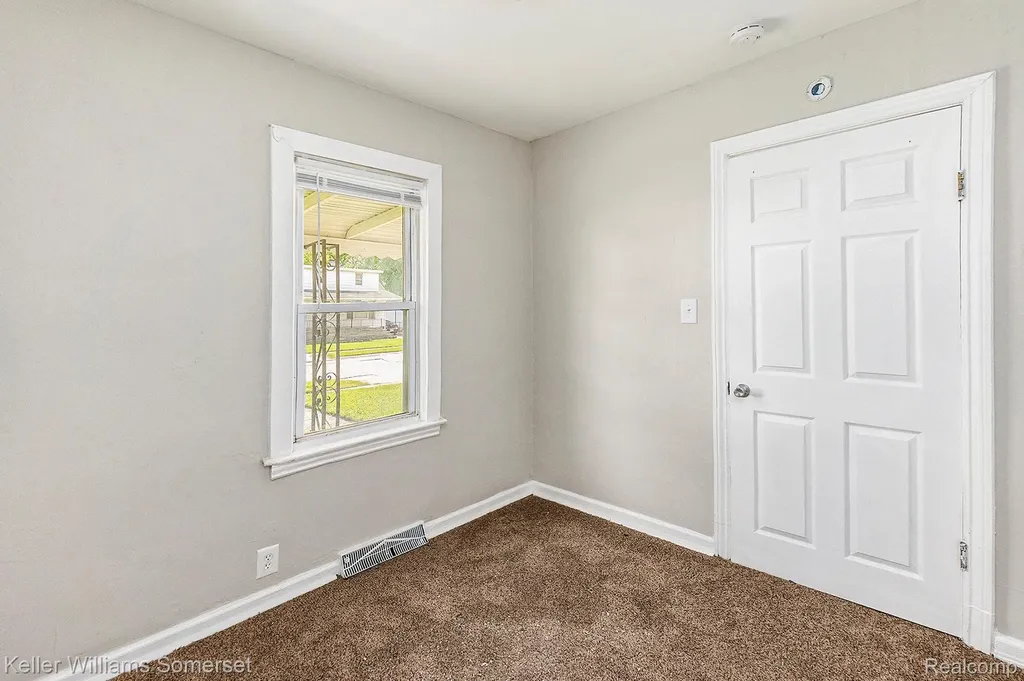 8427 Timken Avenue Warren City MI 48089