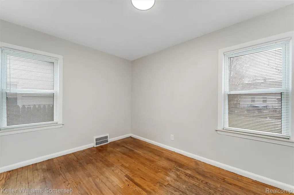 19163 Kenosha Street Harper Woods City MI 48225