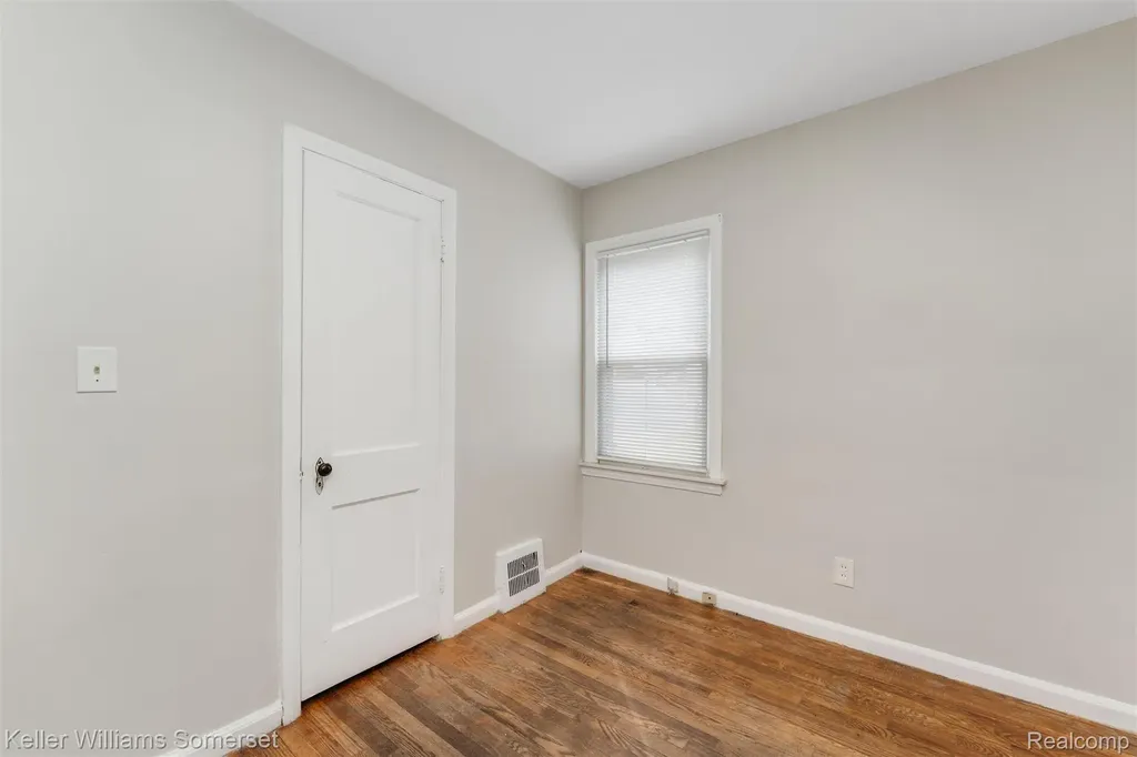 19163 Kenosha Street Harper Woods City MI 48225