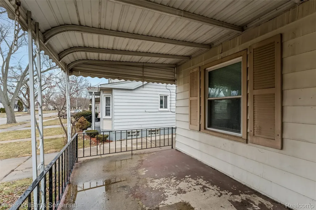 19163 Kenosha Street Harper Woods City MI 48225
