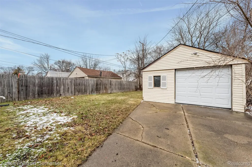 19163 Kenosha Street Harper Woods City MI 48225