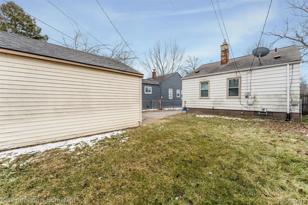 19163 Kenosha Street Harper Woods City MI 48225