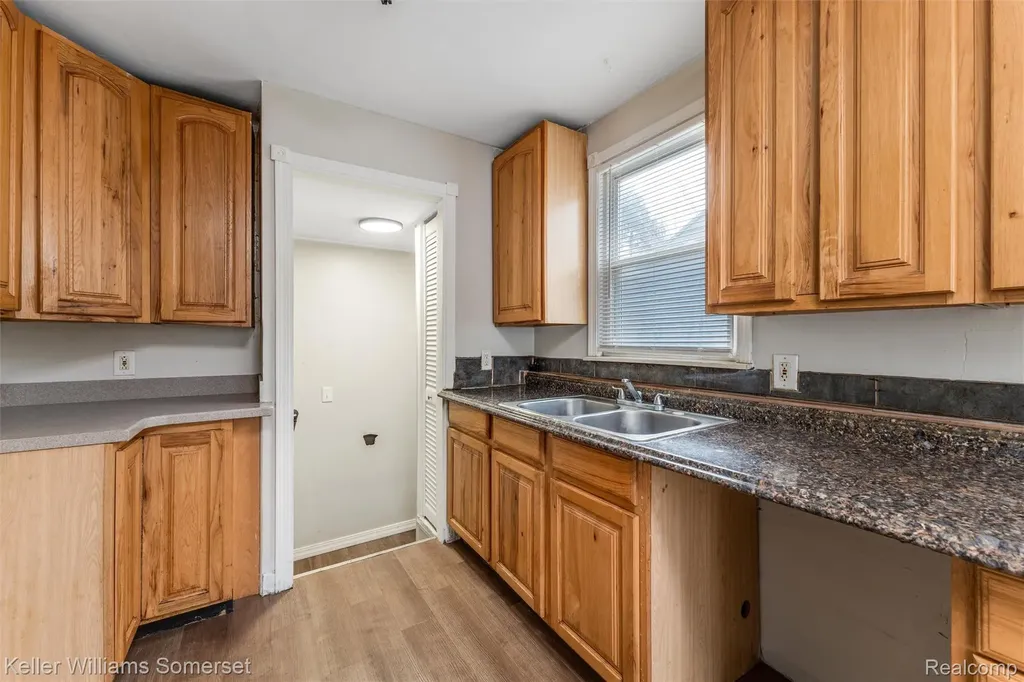 19163 Kenosha Street Harper Woods City MI 48225
