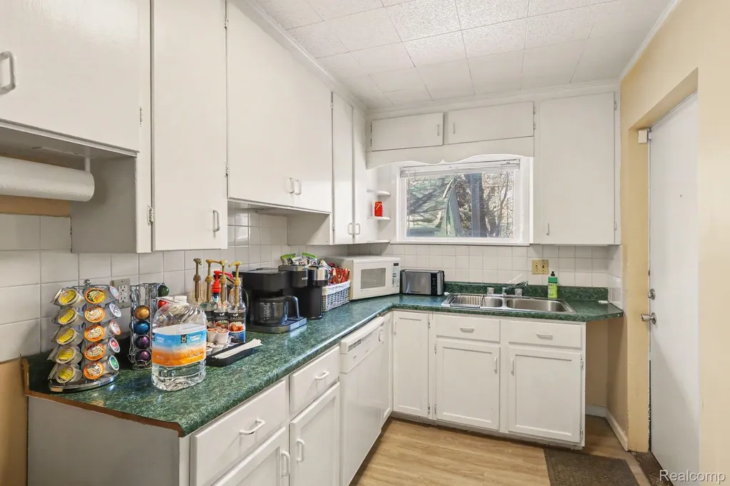 1031 N Washington Avenue Lansing City MI 48906