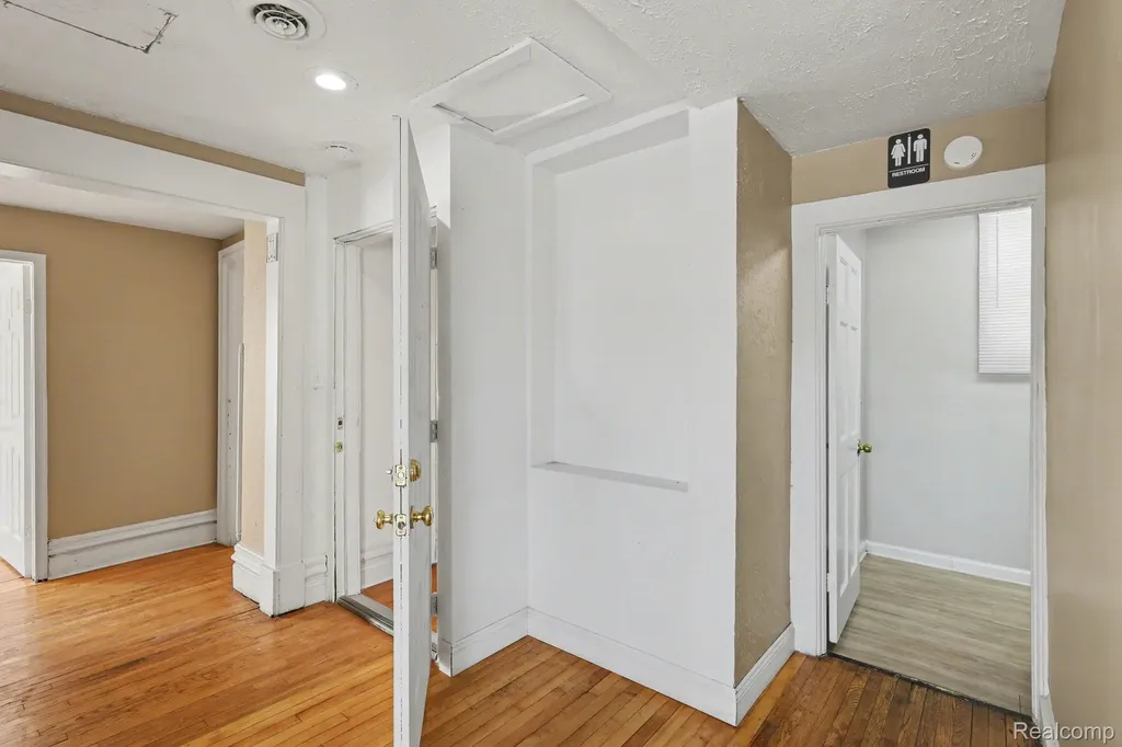 1031 N Washington Avenue Lansing City MI 48906