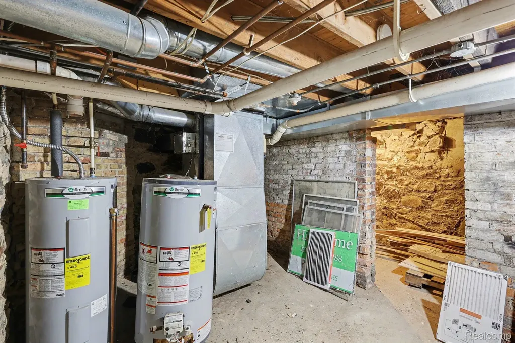 1031 N Washington Avenue Lansing City MI 48906