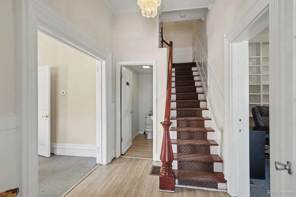 1031 N Washington Avenue Lansing City MI 48906