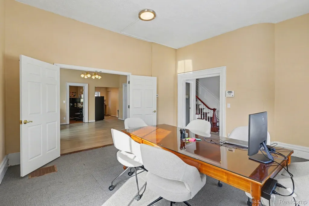1031 N Washington Avenue Lansing City MI 48906