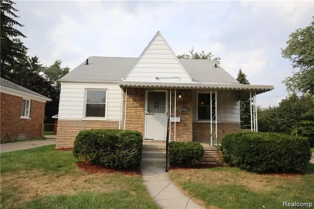 16207 Manchester Avenue Eastpointe City MI 48021